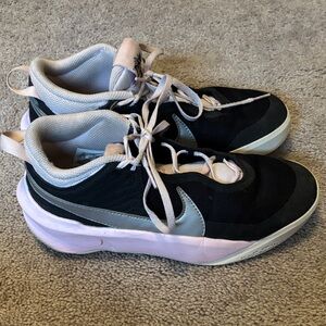 Kids size 7 Black/Pink Nike basketball Shoes